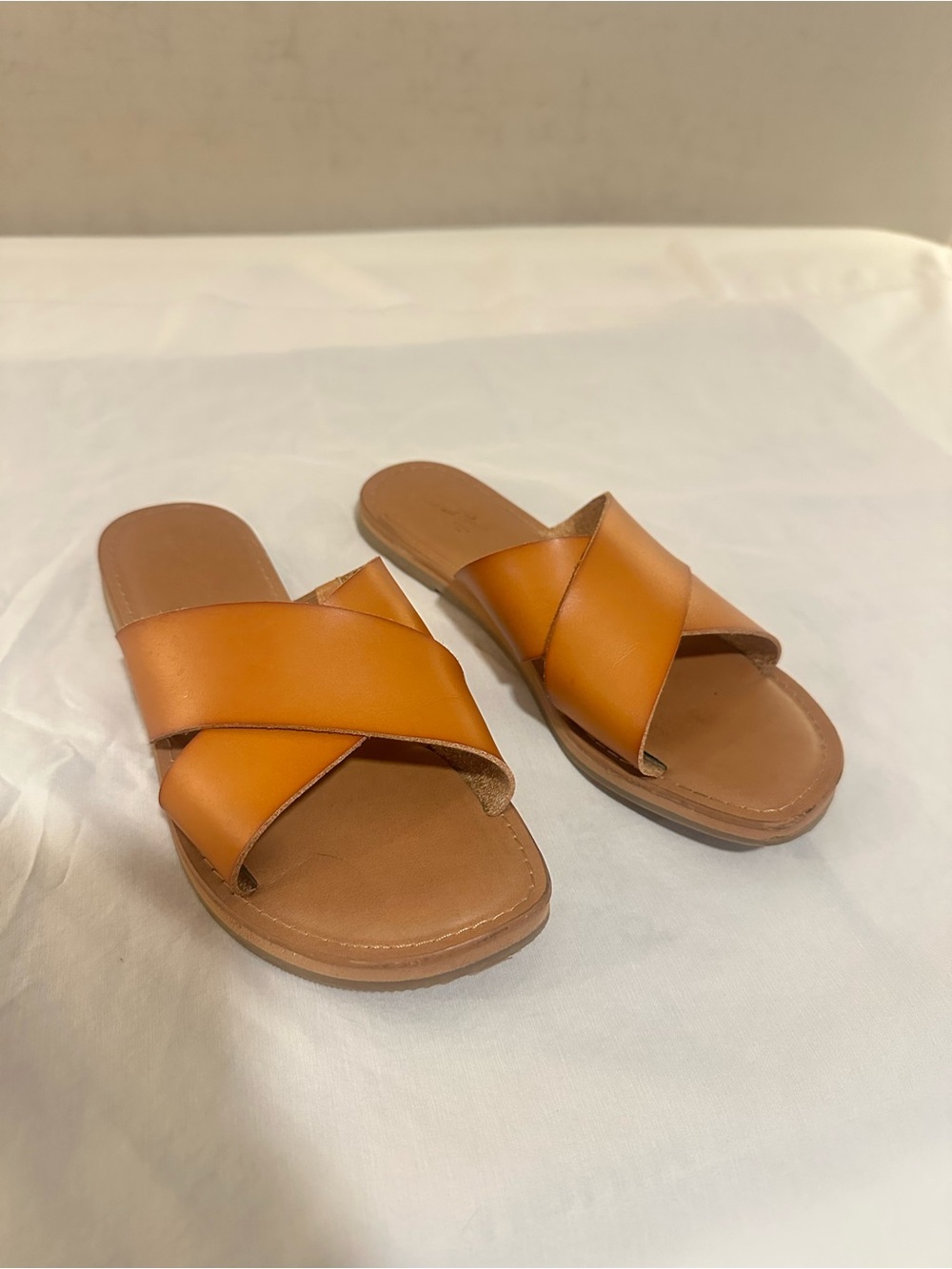 Universal Thread Women's Cognac Cross-Band Slide Sandals